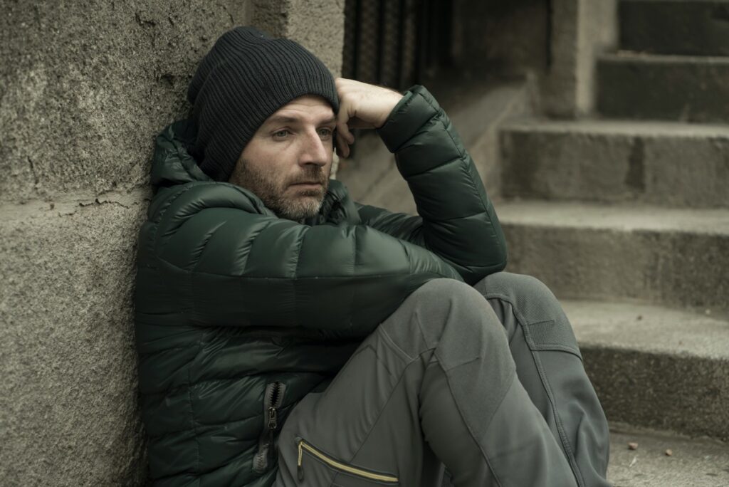 sad homeless man – Alabaré